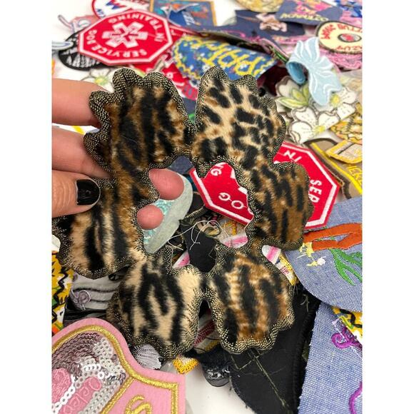 150 PC Assorted Sewing Applique Patches Iron on Sew On NEW Mixed Sequin Crafting - Picture 13 of 16